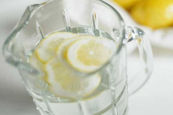 柠檬片的正确泡法 一片柠檬能泡几次水