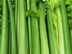西芹裂根的原因以及预防措施