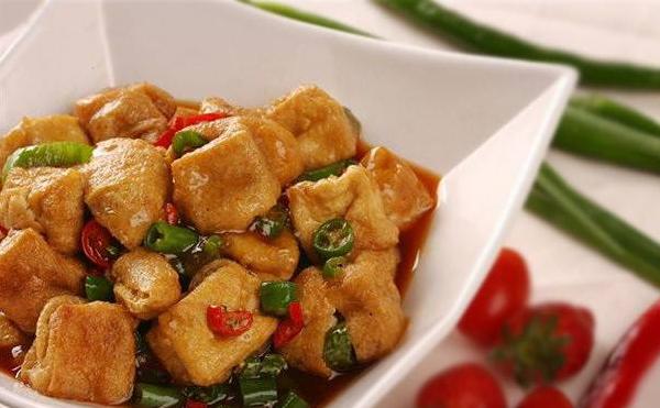 豆腐炒青椒怎么做好吃又简单 豆腐炒青椒家常做法大全